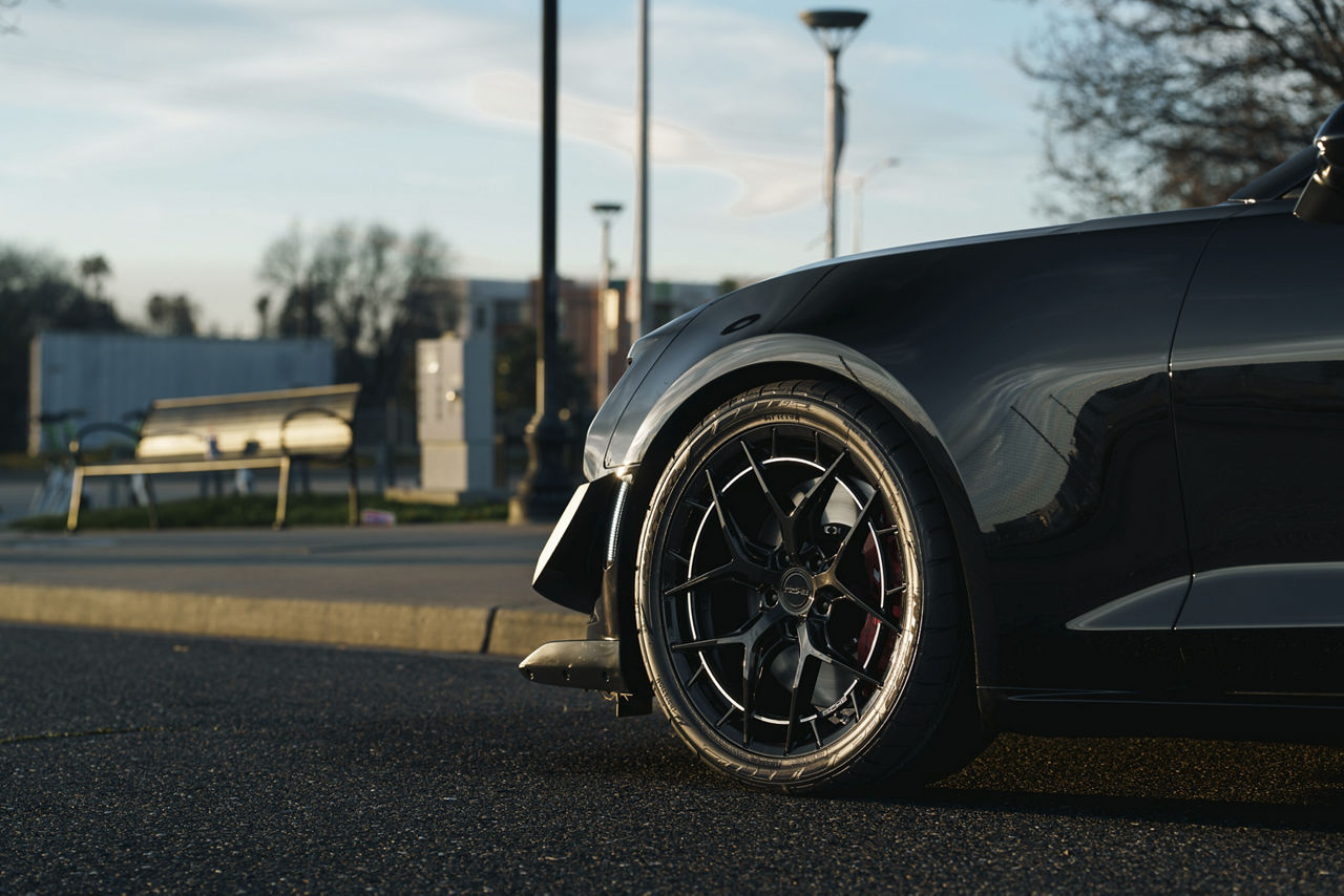 パンチングミット　2024 カネロ　ローチ 2024 Chevrolet Camaro ZL1 - Niche RIVIERA - Black | Niche Road Wheels